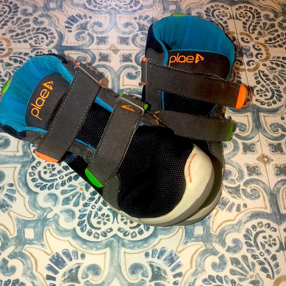PLAE max suede